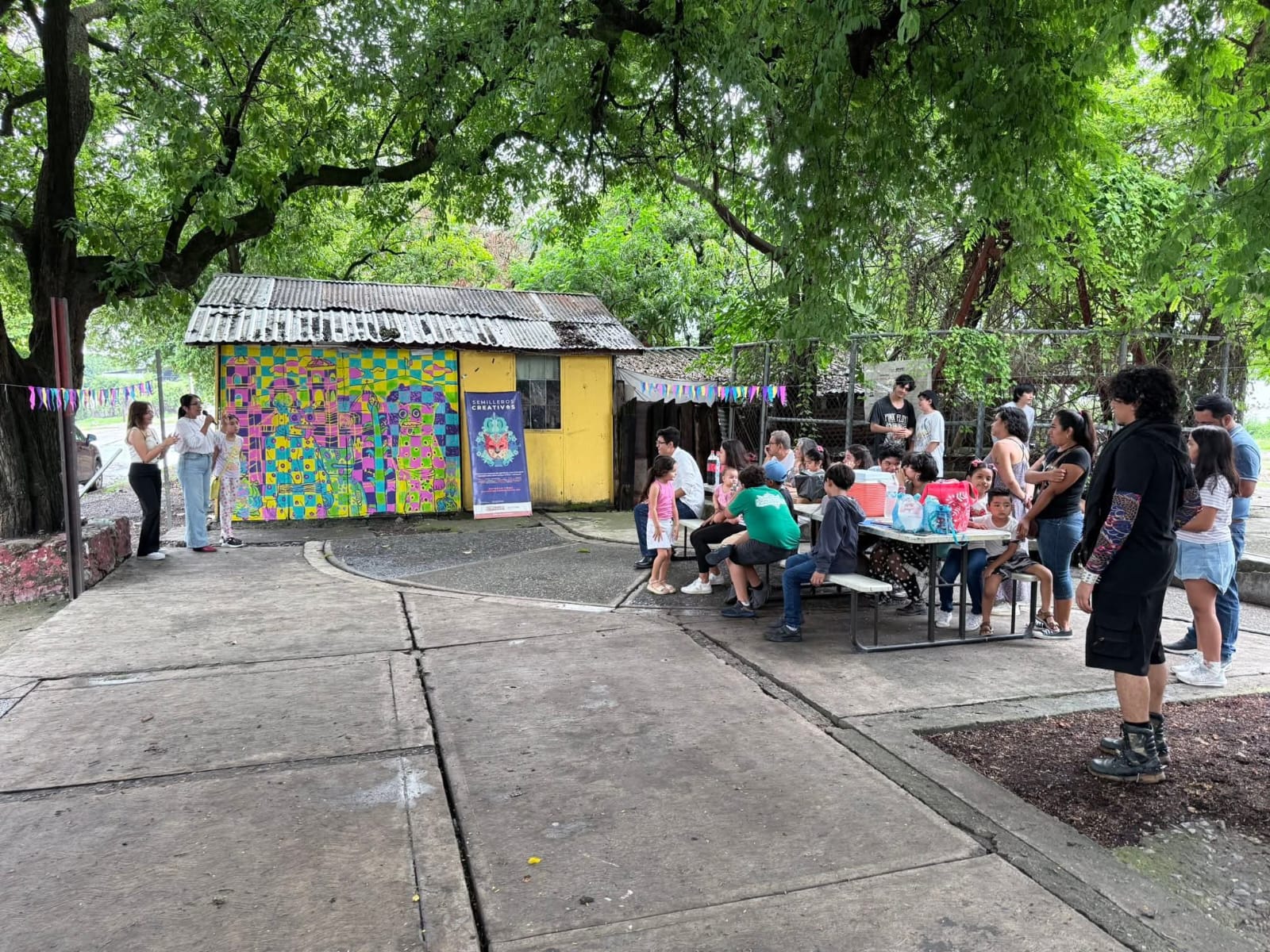 Actividad Cultural Comunitaria: ¡Lotería navideña! Escenografía pictórica y concierto de guitarras